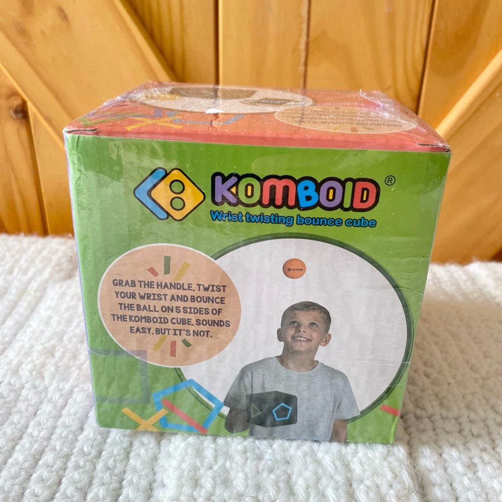 KOMBOID Ball Bouncing Skill Game